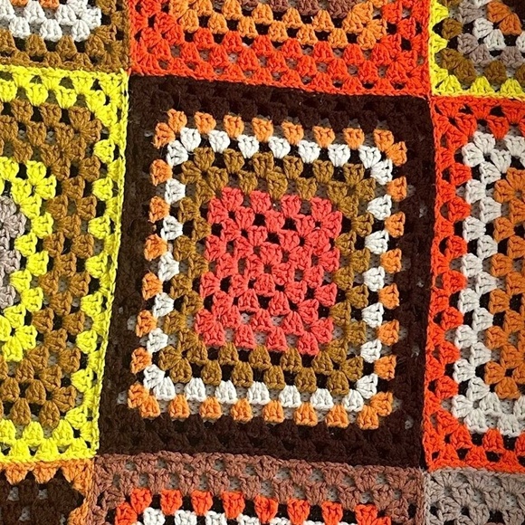 Vintage 70s granny square crochet afghan throw. - Picture 2 of 4